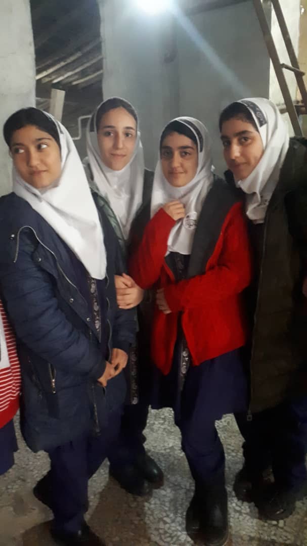 بازدید دختران ششم از کارخانه برنجکوبی